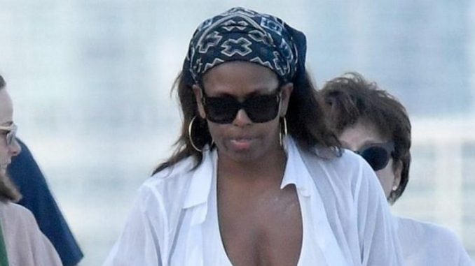 4822D4AB00000578-5268327 PHOTOS: Some Are Calling Michelle Obama's Weekend Outfit 'Inappropriate.' You Decide If That's The Case.