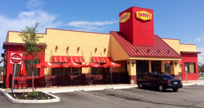 Sarah Saba's Mom Chokes At Denny's, Manager Leaves Rude Note