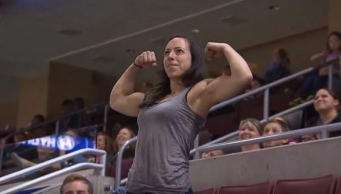 Flex Cam: Guy Flexes Muscles In Front Of Woman, Gets Humiliated