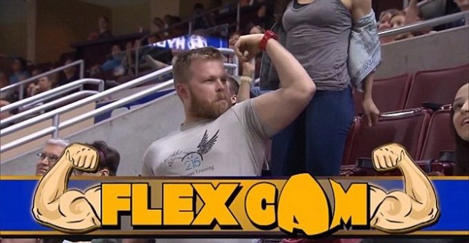 Flex Cam: Guy Flexes Muscles In Front Of Woman, Gets Humiliated