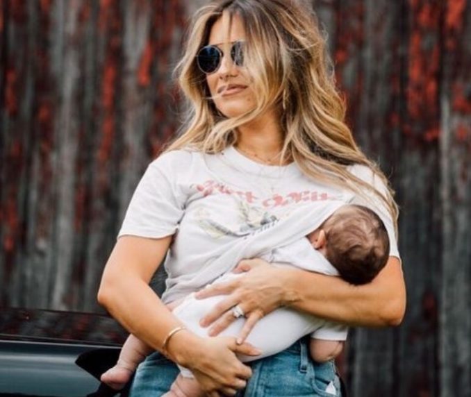 Jessie James Gets Roasted Over Breastfeeding Pic, Fires Back