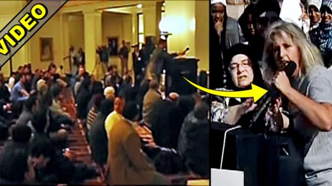 Woman Interrupts Call To Prayer At 'Muslim Day' In Capitol With Stunning Message