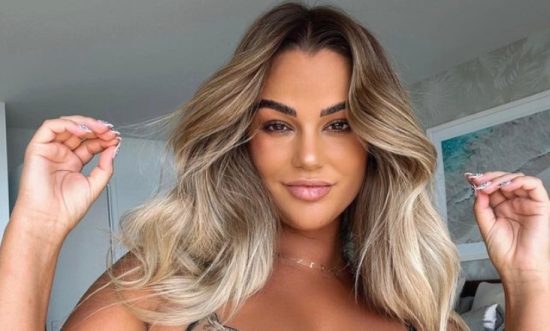 Model Uses Her Instagram Account To Show Off Her Body’s Flaws